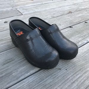 ⭐️MMAO Clear Out!⭐️ DANSKO XP 36 black texture