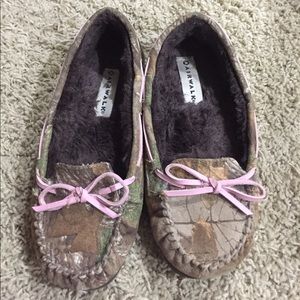 Women’s camouflage moccasins