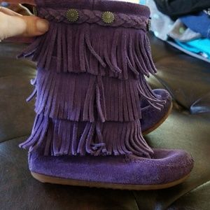 Girl's purple boots