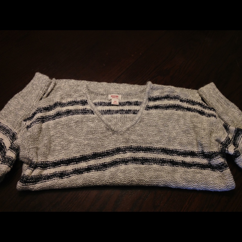sweater - Picture 2 of 3
