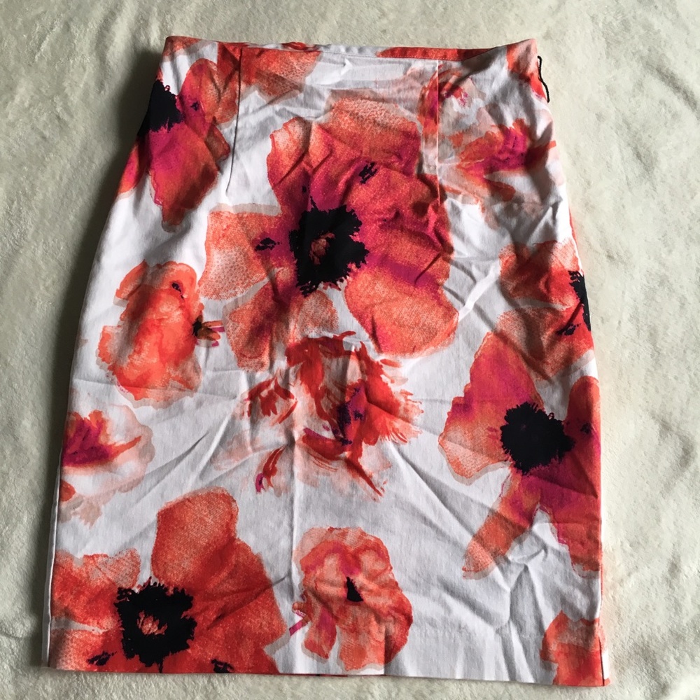 Flowered pencil skirt