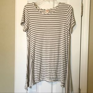 Flowy black & white striped tee