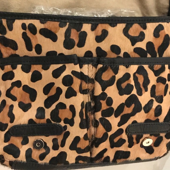 NWT DESIGNER DIRECT!! Charles David new leopard Haircalf messenger bag. - Picture 3 of 7