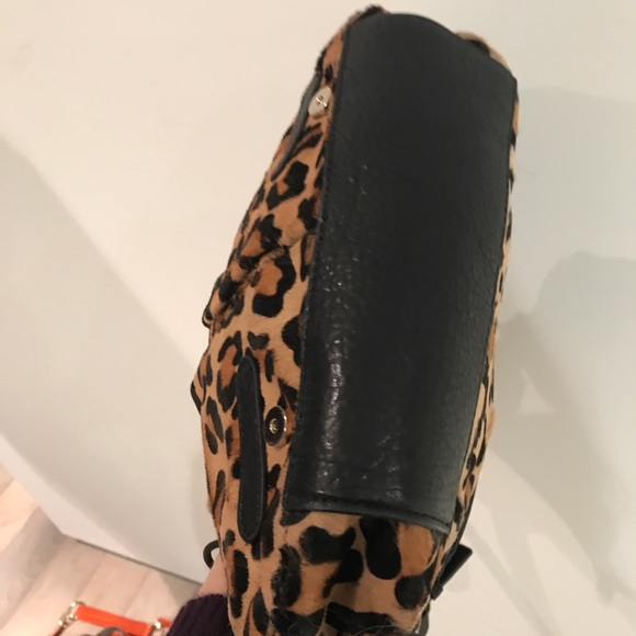 NWT DESIGNER DIRECT!! Charles David new leopard Haircalf messenger bag. - Picture 6 of 7