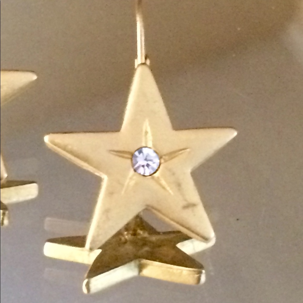🆕 Matte Gold Star Earrings - Picture 3 of 5