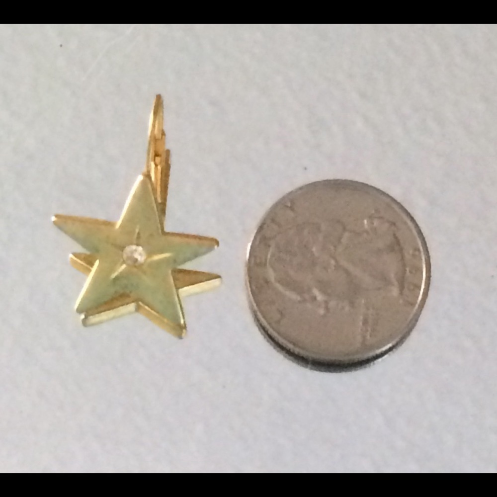 🆕 Matte Gold Star Earrings - Picture 5 of 5