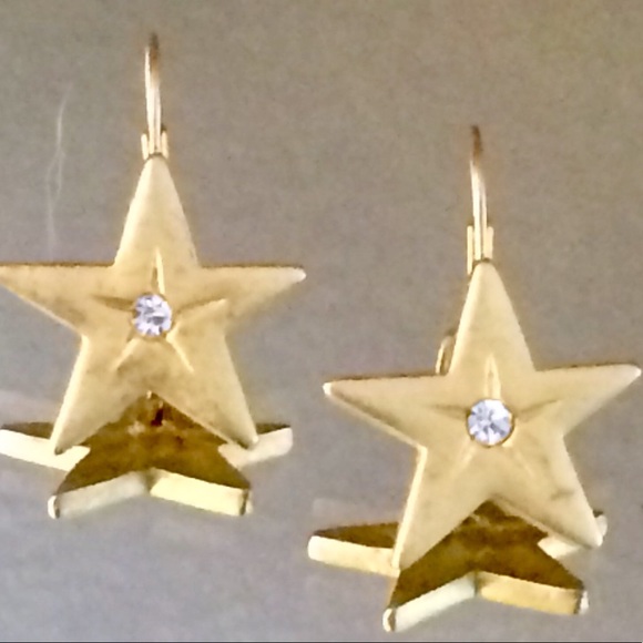 🆕 Matte Gold Star Earrings - Picture 2 of 5