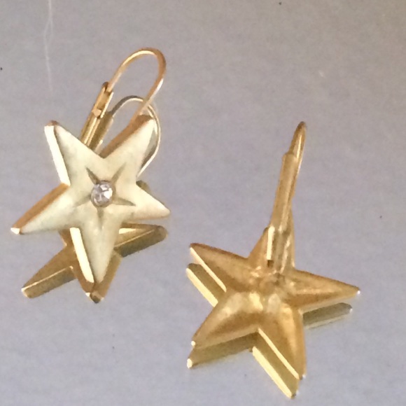 🆕 Matte Gold Star Earrings - Picture 4 of 5