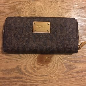 Michael kors wallet