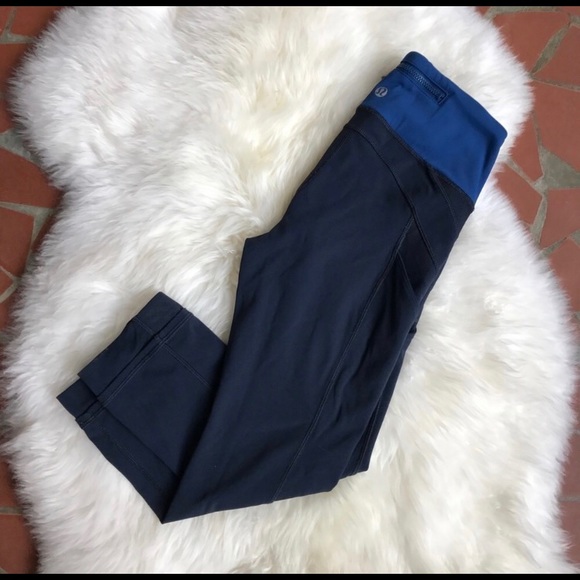 lululemon athletica Pants - Lululemon cropped workout capris