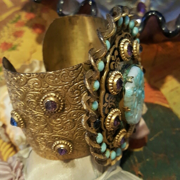 Antique brass & glass enamel fleur-de-lis bracelet - Picture 3 of 4