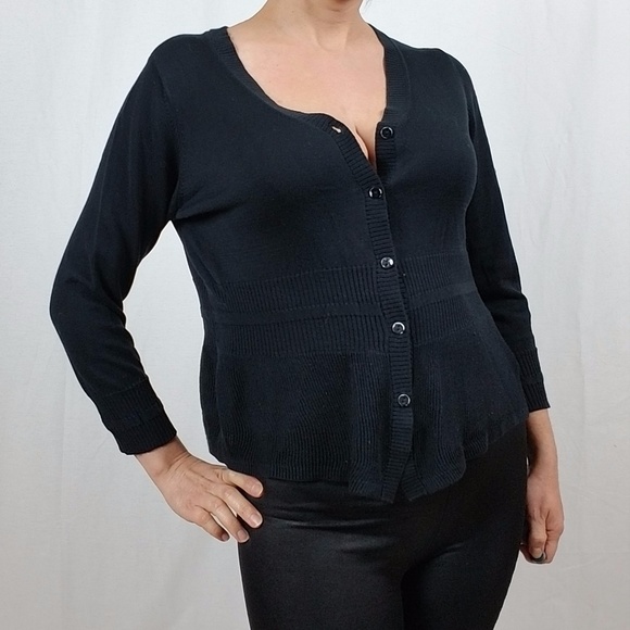 CAbi Sweaters - CABI 3/4 SLEEVE BUTTON DOWN CARDIGAN CAbi Sweaters - CABI 3/4 SLEEVE BUTTON DOWN CARDIGAN