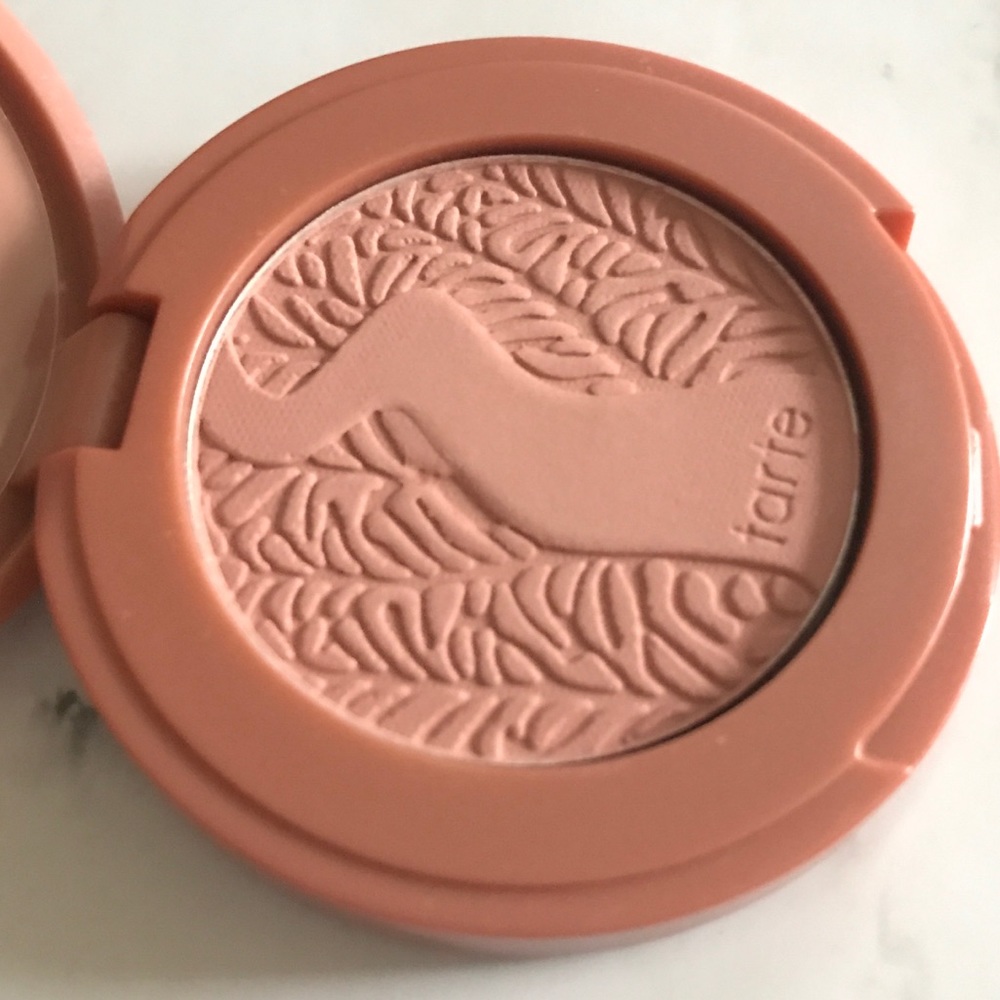 Tarte mini size blush in the shade “Prim” ✨✨✨