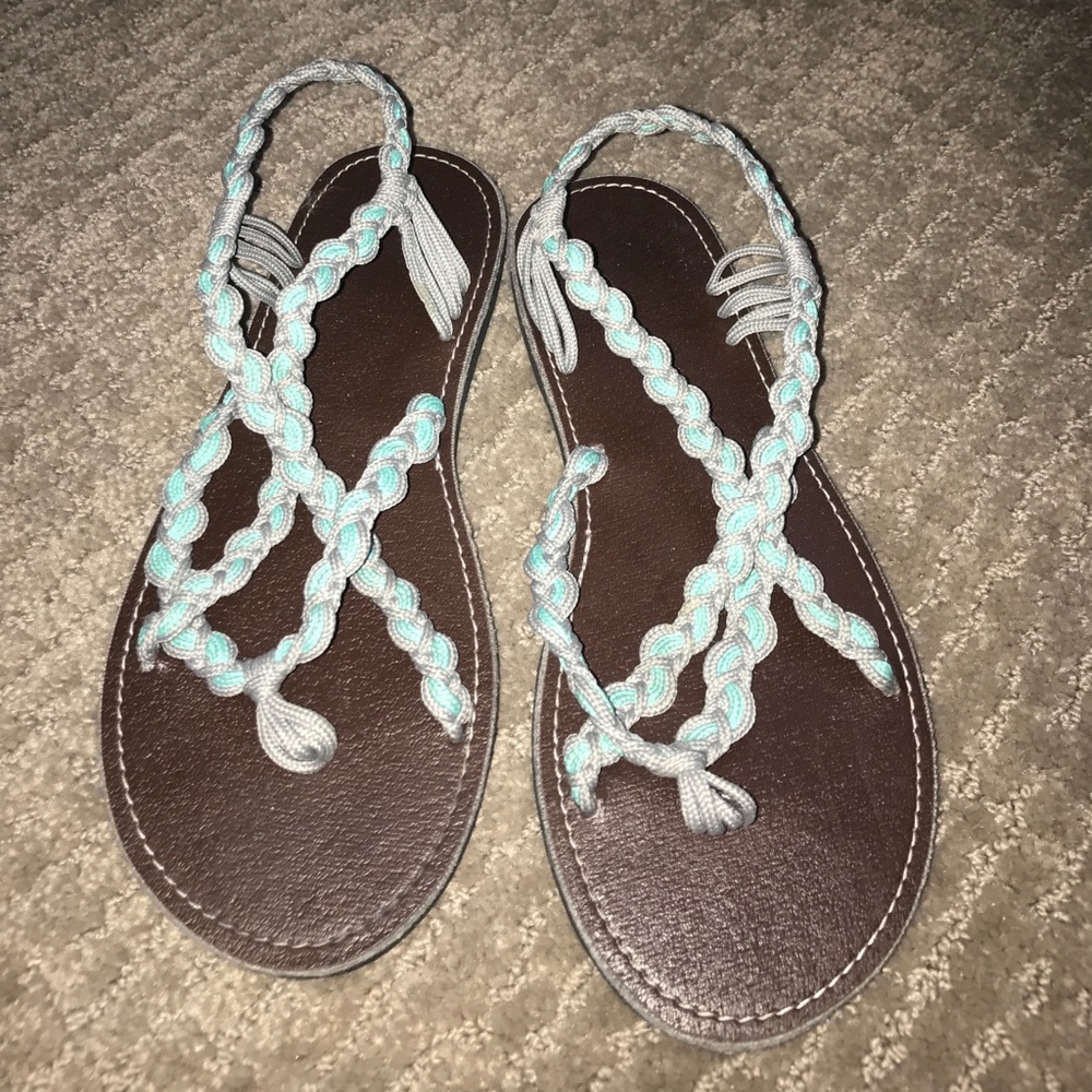 Like new woven sandals size 8 - Picture 1 of 4