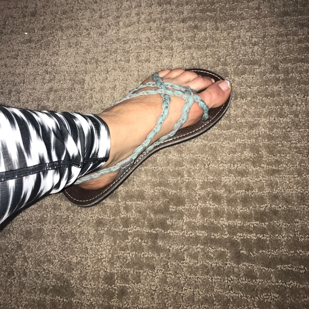 Like new woven sandals size 8 - Picture 4 of 4