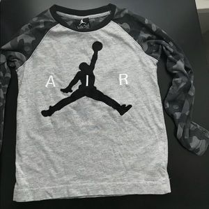 💵 SOLD* Boys Long-sleeve Jordan Shirt