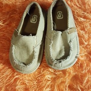 Size 7 toddler canvas shoes