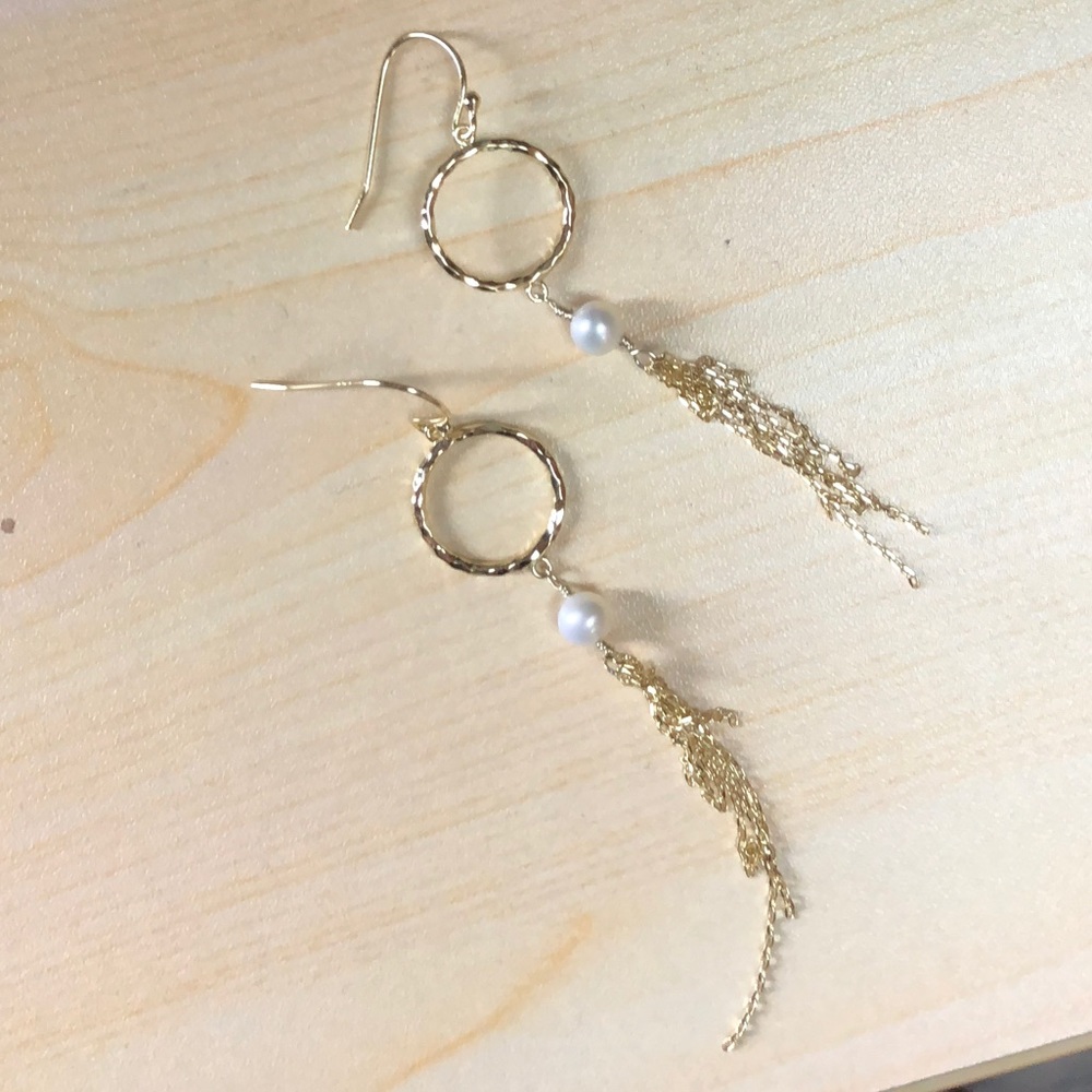 Gold hoop pearl with tassle earring