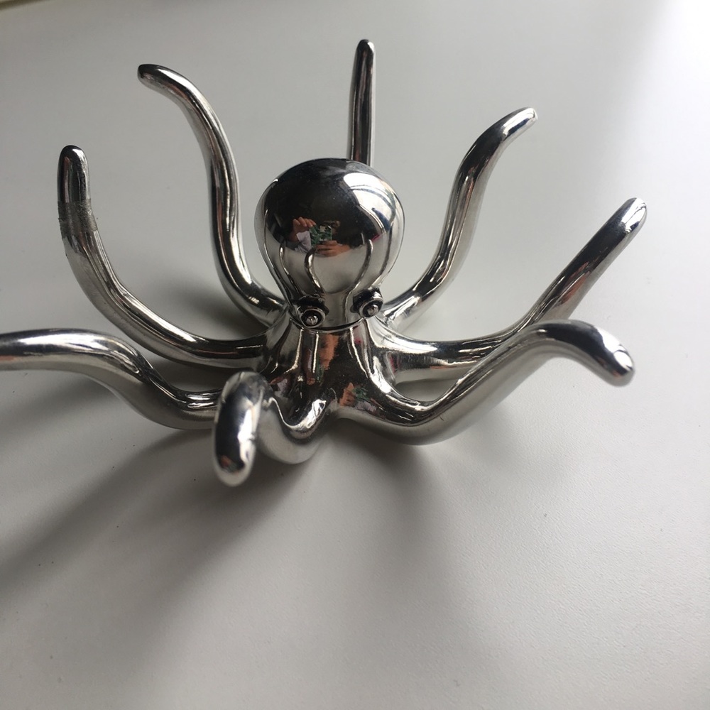 Silver octopus ring holder