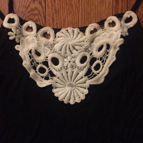 Embroidered Tank Top - Picture 3 of 4