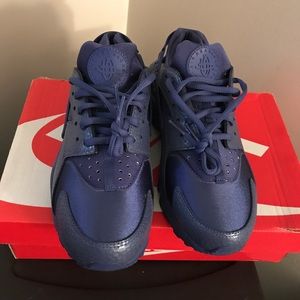 Size 8.5 women's Huaraches
