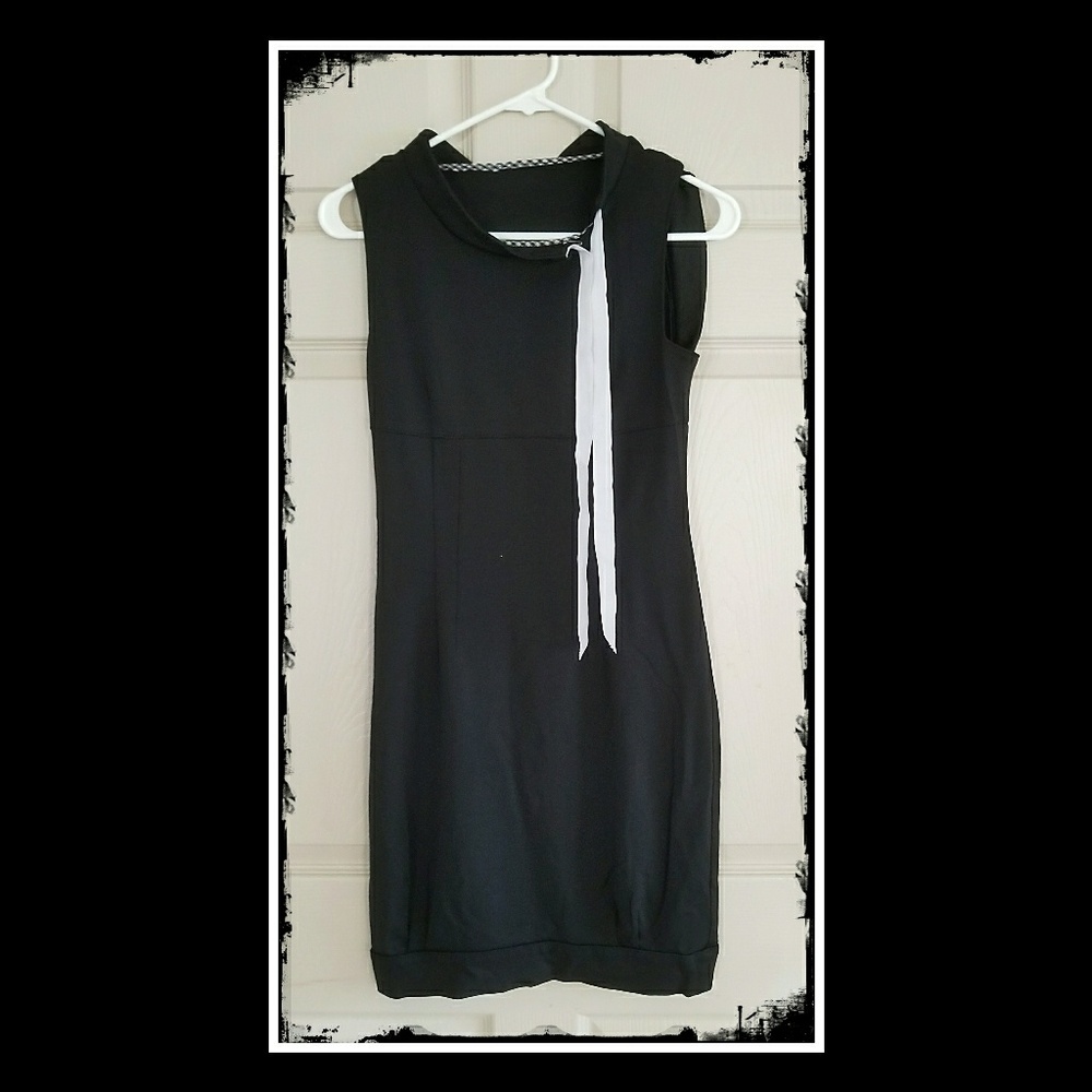 Sleeveless Dress w/ Ties for Accent