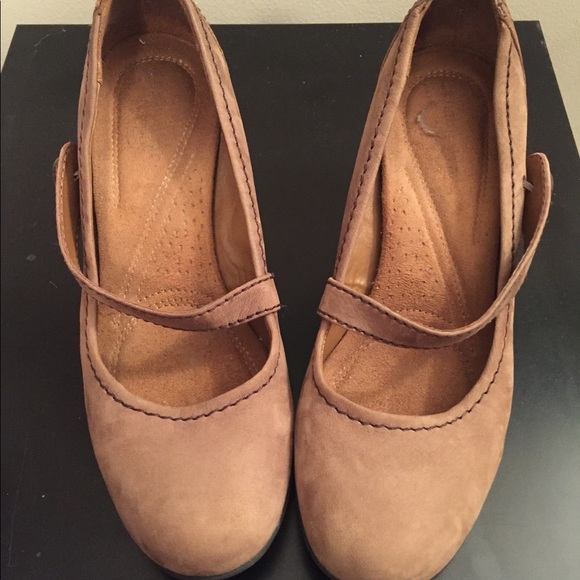 Shoes - Picture 7 of 8