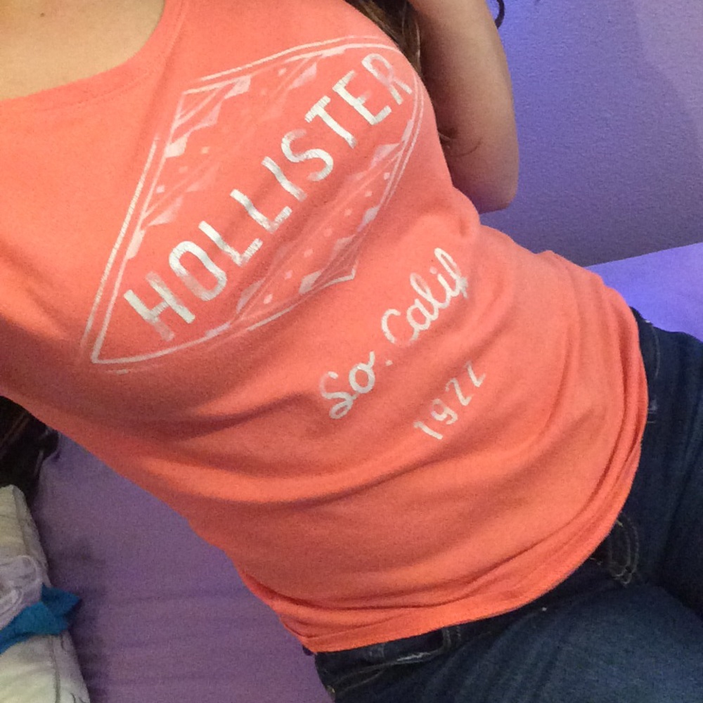Hollister logo shirt