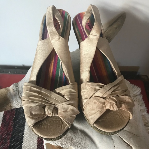Rock & Candy Catch Me Tan Peep Toe Wedge Sz 8.5 - Picture 2 of 5