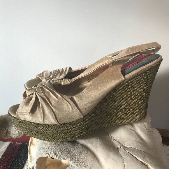 Rock & Candy Catch Me Tan Peep Toe Wedge Sz 8.5 - Picture 3 of 5