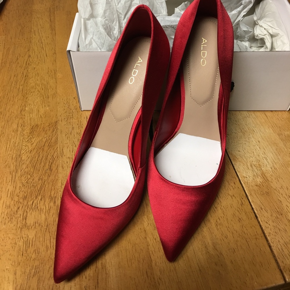 Gorgeous red satin pumps