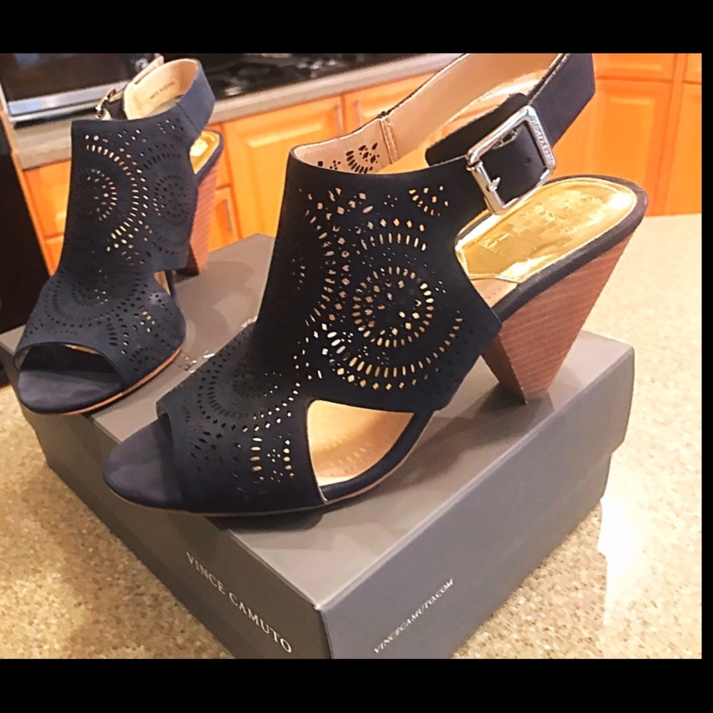 Vince Camuto Ellezi cutout leather sandal heel NEW