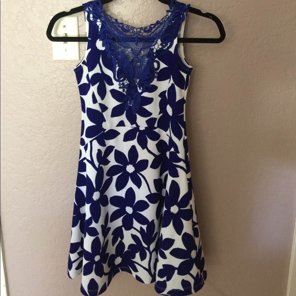 Kiddo girls blue dress with lace medium