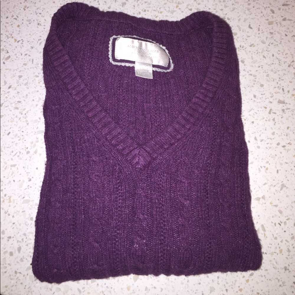AE PURPLE V-NECK