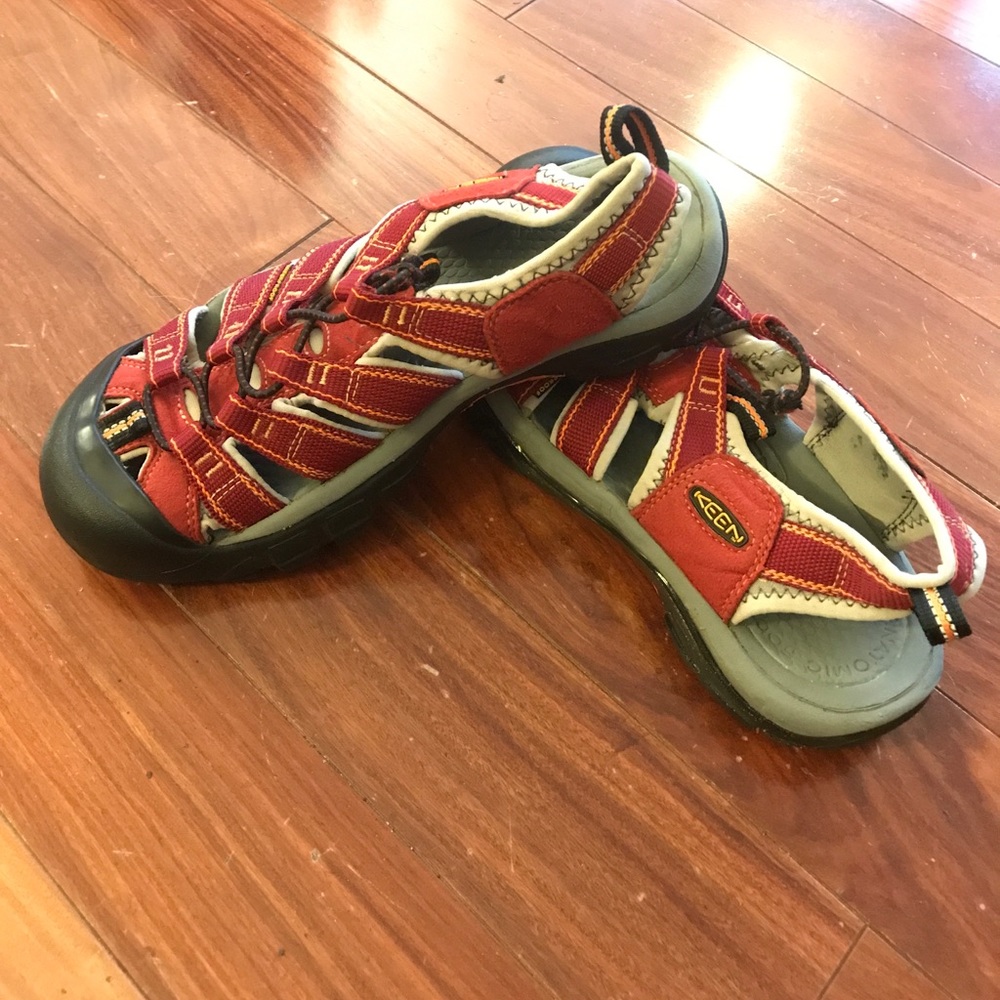 Keen sandals (read description)