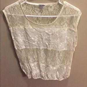 LACE SLEEVELESS TOP