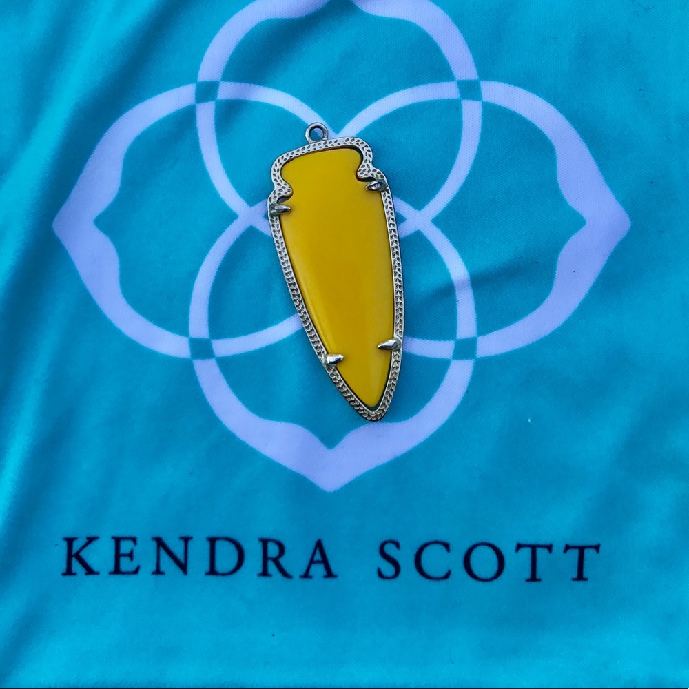 Kendra Scott Earring (1)