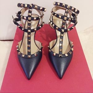 NIB Valentino Garavani Rockstud kitten-heel pumps