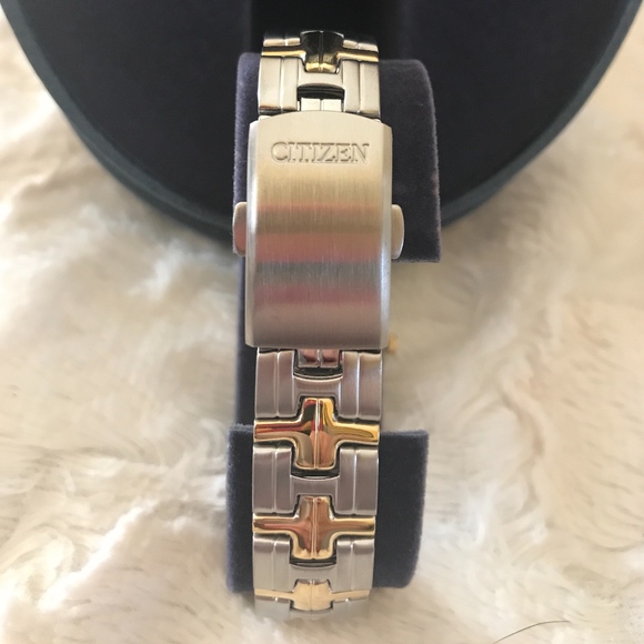 🎉Price ⬇️🎉Woman’s Silver/Gold Tone Citizen Watch - Picture 3 of 4