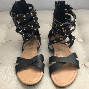 Kensie toddler Girl black gladiator Sandal size 11