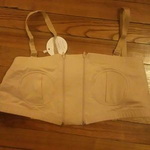 Hands free pumping bra