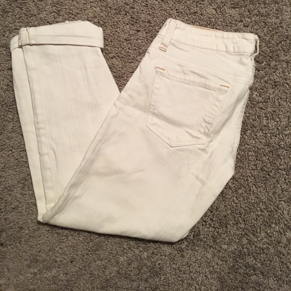 American Eagle White Crop Jeans