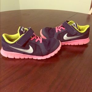 Girl's Navy Blue & Pink Nike Shoes