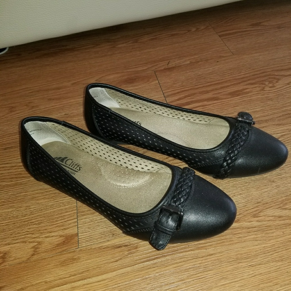 Flat shoes