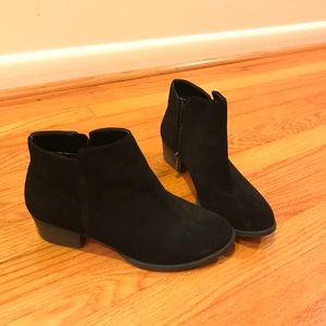 Jessica Simpson black booties