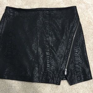 Women skirt by Vince Camuto