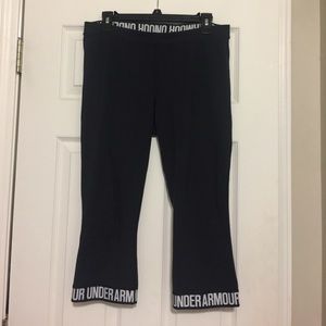 Excellent condition, Under Armour black capris