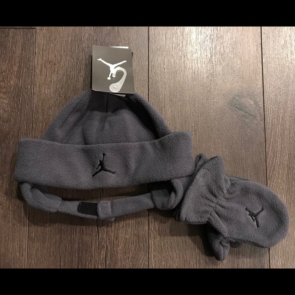 Toddler Jordan Hat & Gloves, Gray, NWT