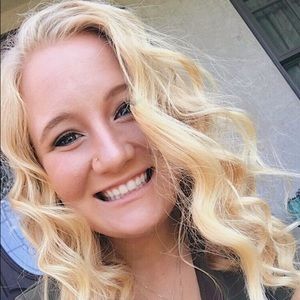 Meet your Posher, Karissa