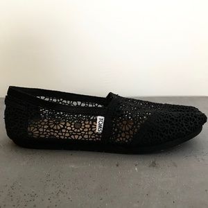 BLACK CROCHET TOMS